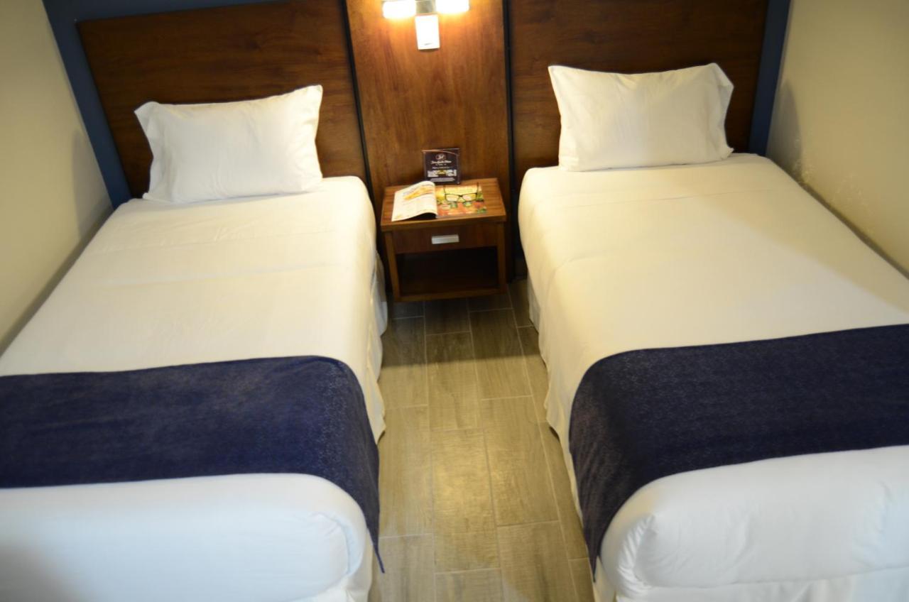 Hotel San Agustin Plaza Latacunga Zewnętrze zdjęcie